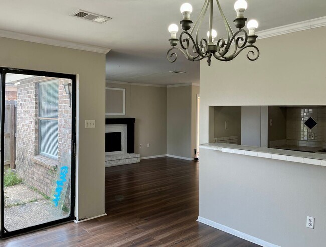 Foto del edificio - 5120 Everett Ln
