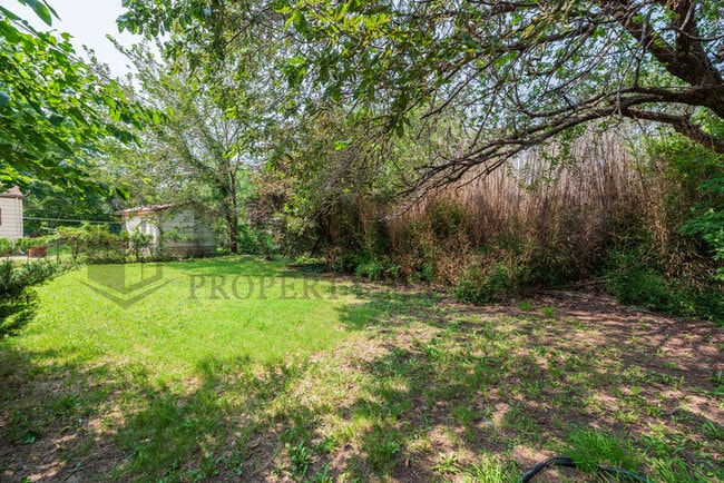 Building Photo - 607 S Christine Ave