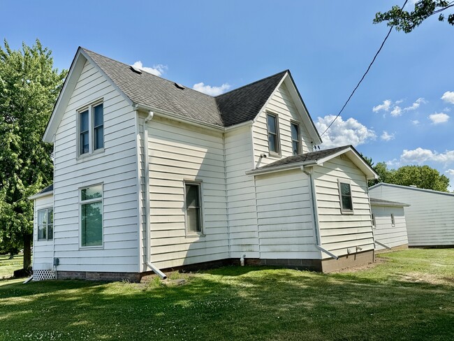 Building Photo - 50W419 Old State Rd