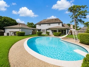 Building Photo - 15823 Pebble Bend Dr