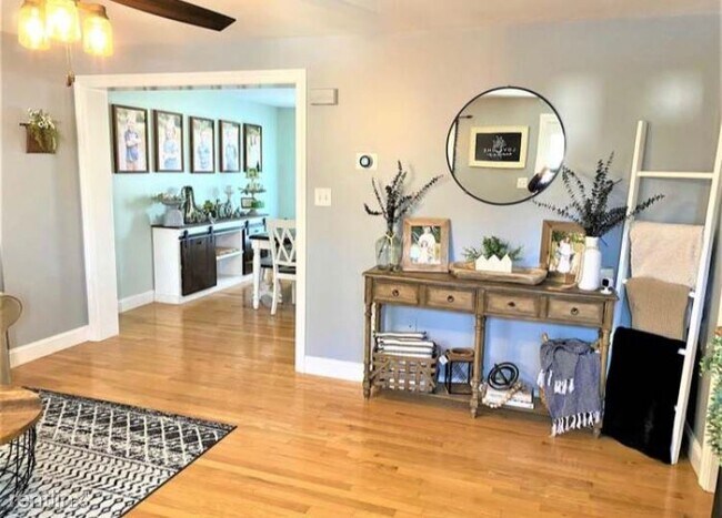 Building Photo - 3 br, 3 bath Townhome - 7 Atherton Ave # 5