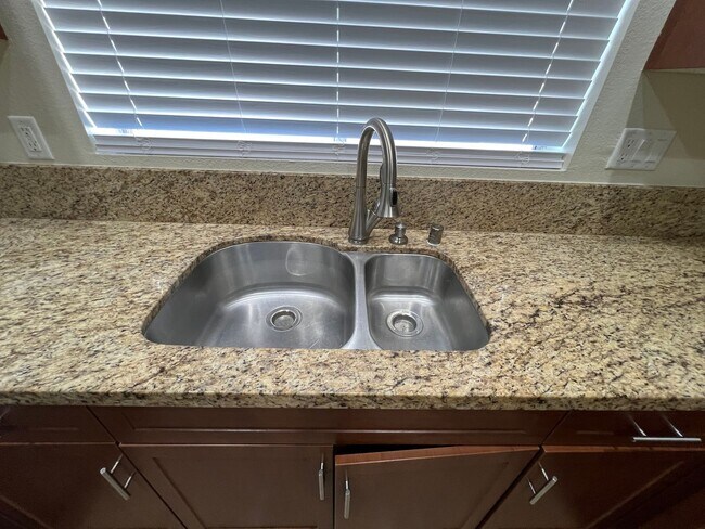 Foto del edificio - 1846 Shining Elm Ct