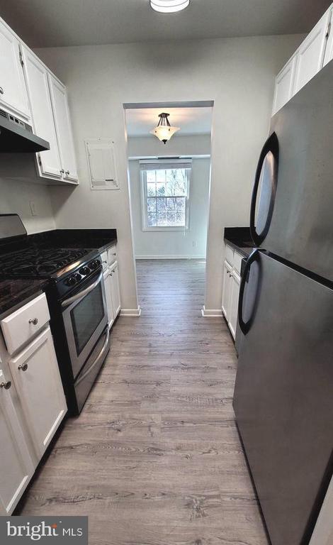Building Photo - 3874 Lyndhurst Dr