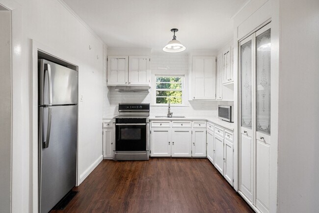 Foto del edificio - 42 Pinehurst Ave