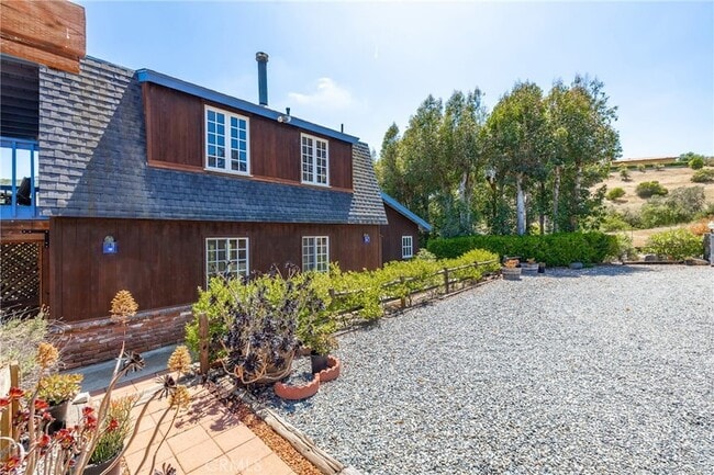 Foto del edificio - 335 Rainbow Crest Rd