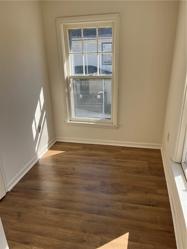 Building Photo - 206 Grove St