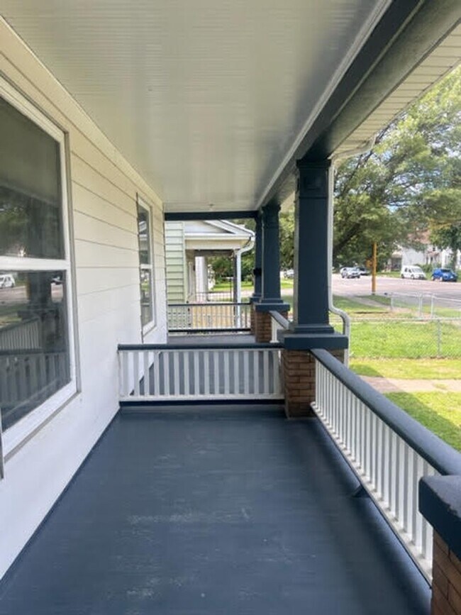 Foto del edificio - 1843-1845 W 3rd St