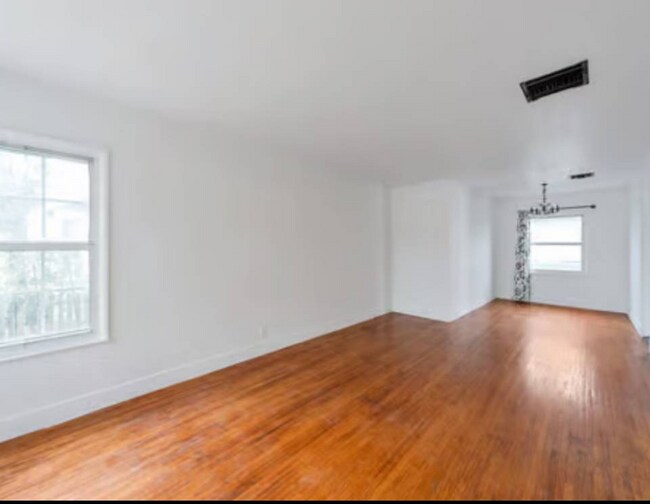 Foto del edificio - 6157 Clybourn Ave