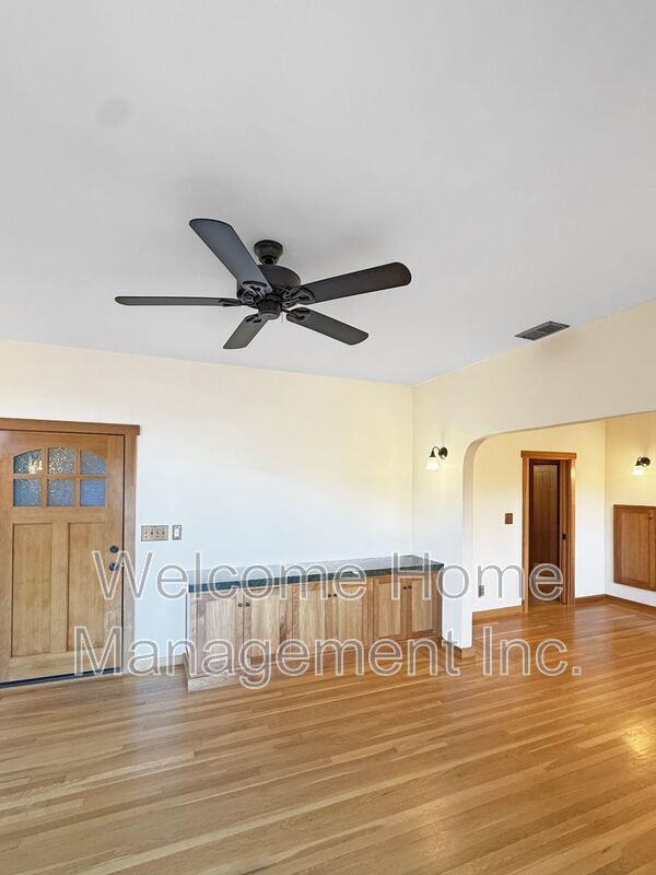 Foto del edificio - 127 Escobar St