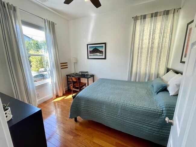 Building Photo - 3 Bedroom Single Family Home in Oakland