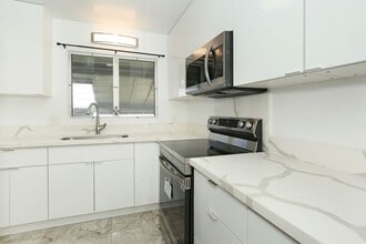 Building Photo - 98-1425-1425 Kamahao St