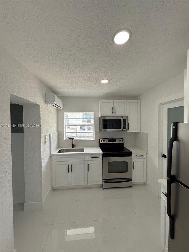 Building Photo - 5158 NW 19th Ave