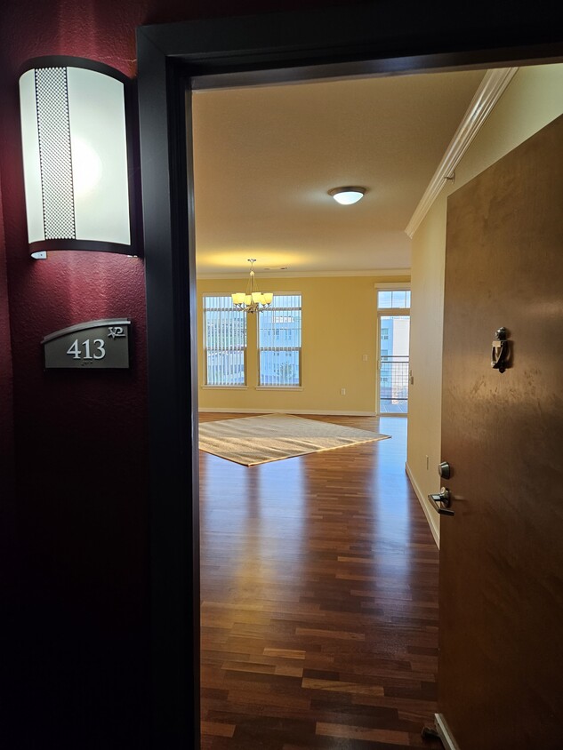 Condo Entry - 13456 Via Varra