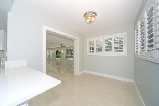 Foto del edificio - 709 W Royal Palm Rd