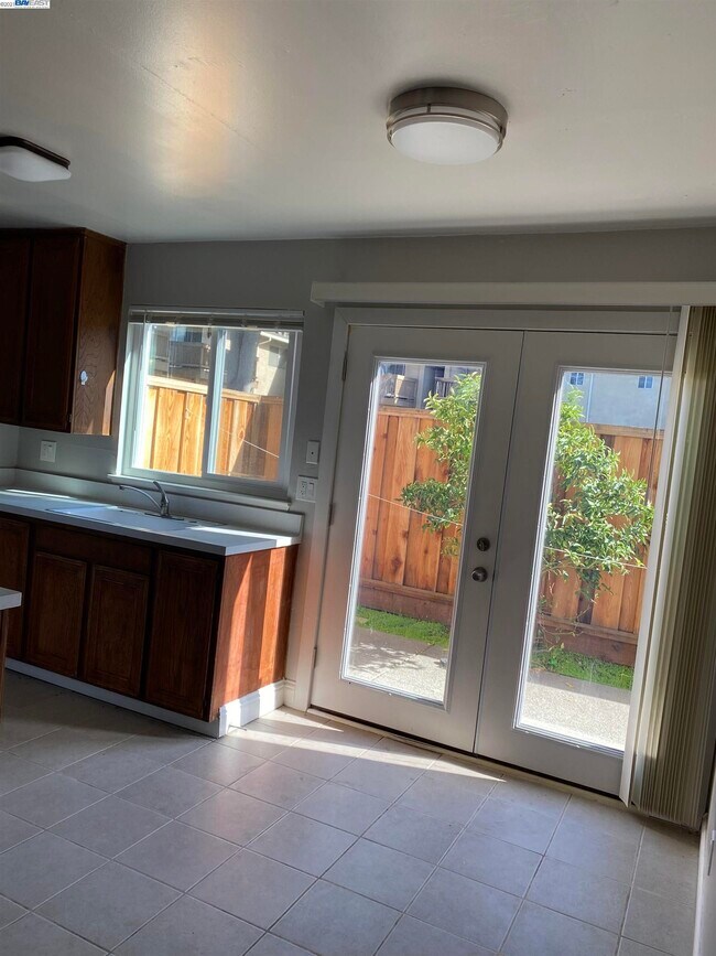 Building Photo - 320-320 Franciscan Ct