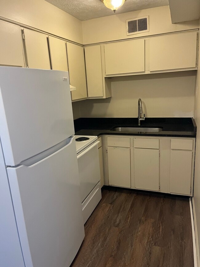 Building Photo - Parkridge Pointe