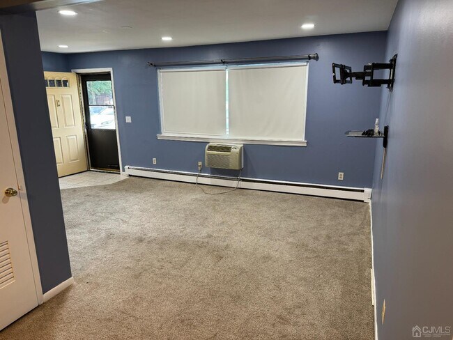 Building Photo - 323 Cricket Ln