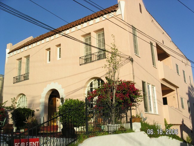Building Photo - 1808 1/2 Lucretia Ave