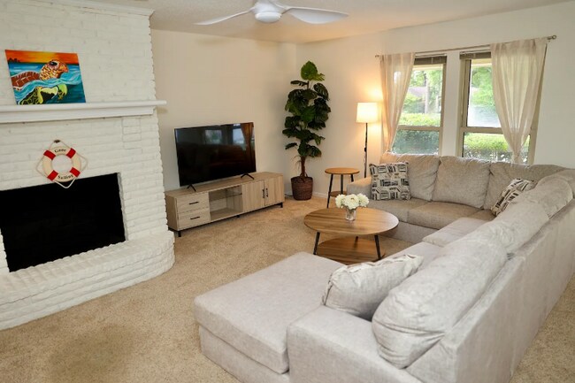 Building Photo - 4020 Claiborne Cir