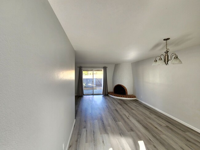 Foto del edificio - Gorgeous 2 bedroom 2 bath in TAPATIO COVE