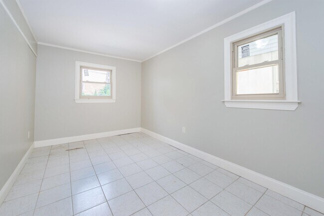 Building Photo - 59A Bleecker St