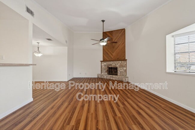 Building Photo - 609 Oak Park Dr