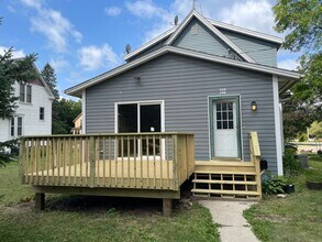 Building Photo - 901 College St S