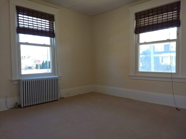 Building Photo - 63 E Somerset St