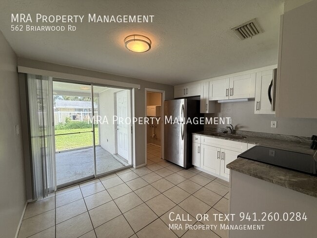 Foto del edificio - 562 Briarwood Rd