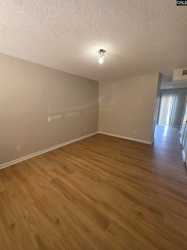 Foto del edificio - 1918 Jessamine Rd