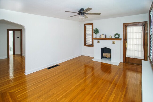 Living Room - 3609 Ault Park Ave