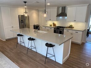 Building Photo - 4805 Kinglet St