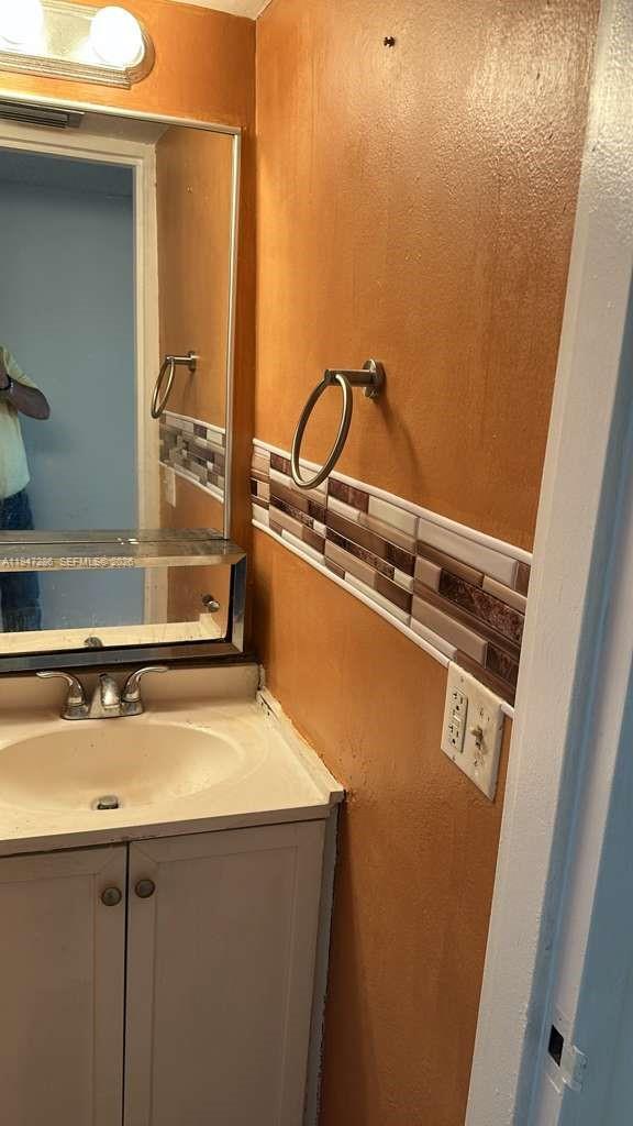 Building Photo - 3660 NE 166th St