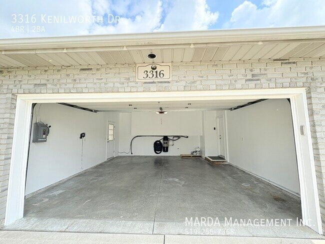 Building Photo - STUNNING NEWLY RENOVATED 4+1BED 2BATH - SO...