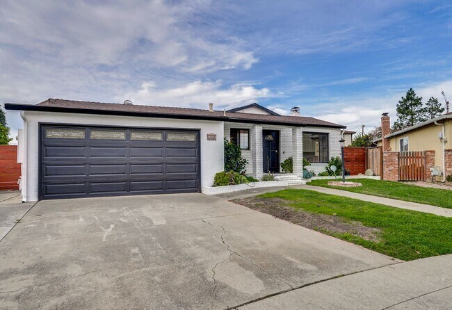 Foto del edificio - For Rent – Beautiful Single-Level Home in Prime Newark Neighborhood