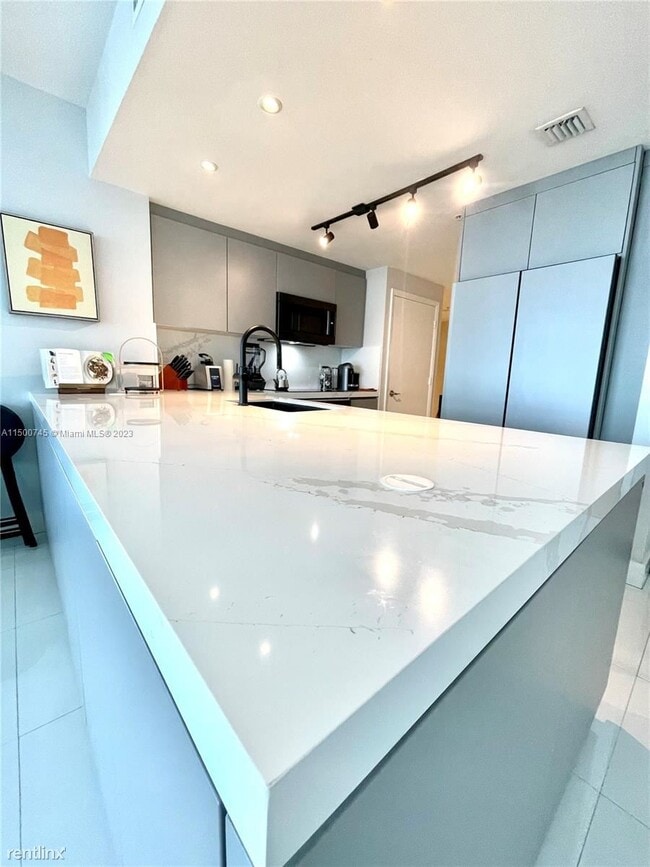 Foto del edificio - 3 br, 2 bath House - 253 NE 2nd St Apt 3303