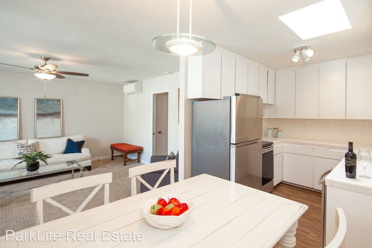 Primary Photo - 2 br, 1.5 bath House - 801 C Ave #26