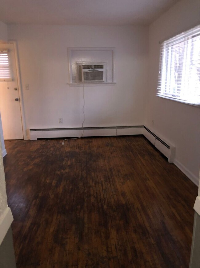 1718 E Avenue B Unit 1718 E Ave B Main, Bismarck, ND 58501 Room for