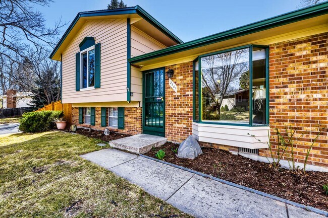 Foto del edificio - Enjoy the Private Pool and Outdoor Sauna at this 3/2 Home in a Quiet Neighborhood in Louisville