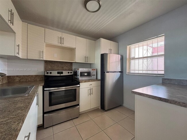 Foto del edificio - 19715 SW 114th Ave