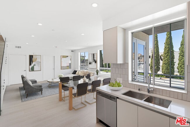 Foto del edificio - 11727 Kiowa Ave