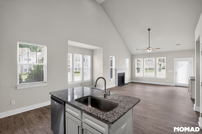 Foto del edificio - 201 Sprucewood Ct