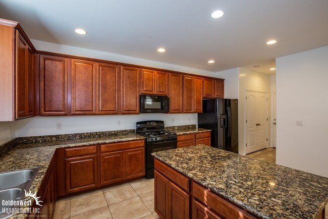 Foto del edificio - Charming 3Bdm 2.5Ba Home Nestled in a Gate...