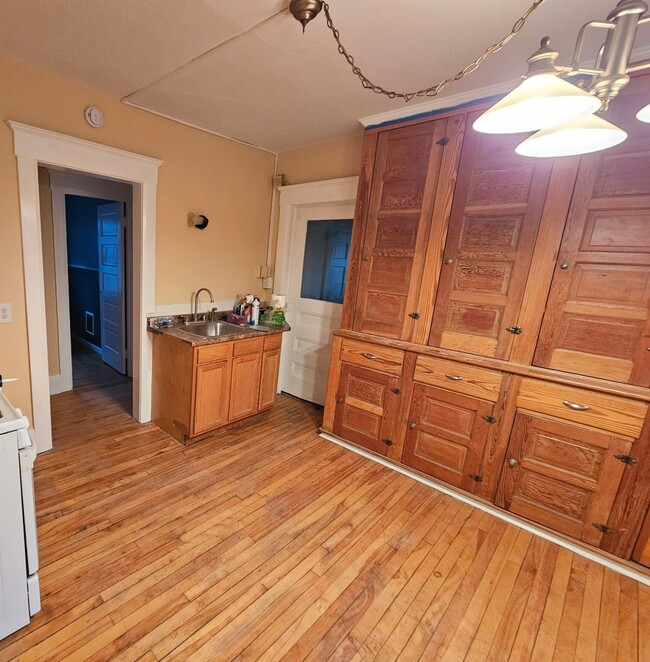 Building Photo - 107 Melrose Ave