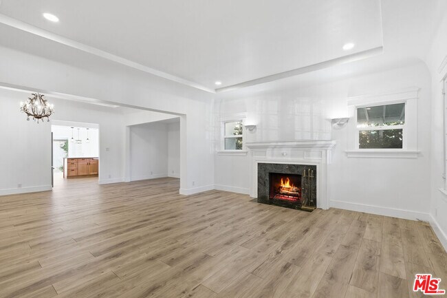 Foto del edificio - 641 N Martel Ave