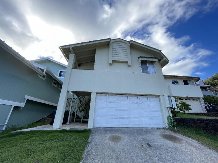 Primary Photo - KEALAHOU ST 3/2/2, W/D, storage, patio, ya...