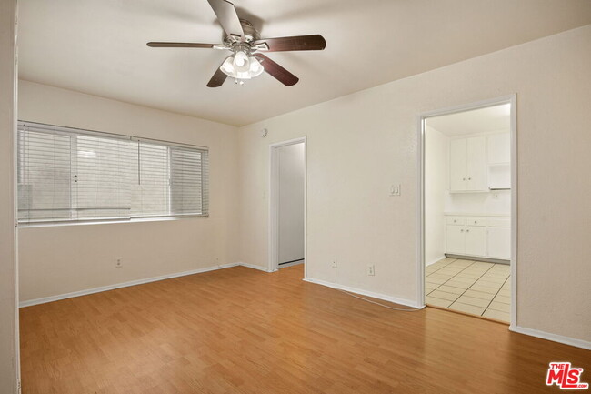 Foto del edificio - 161 W Channel Rd