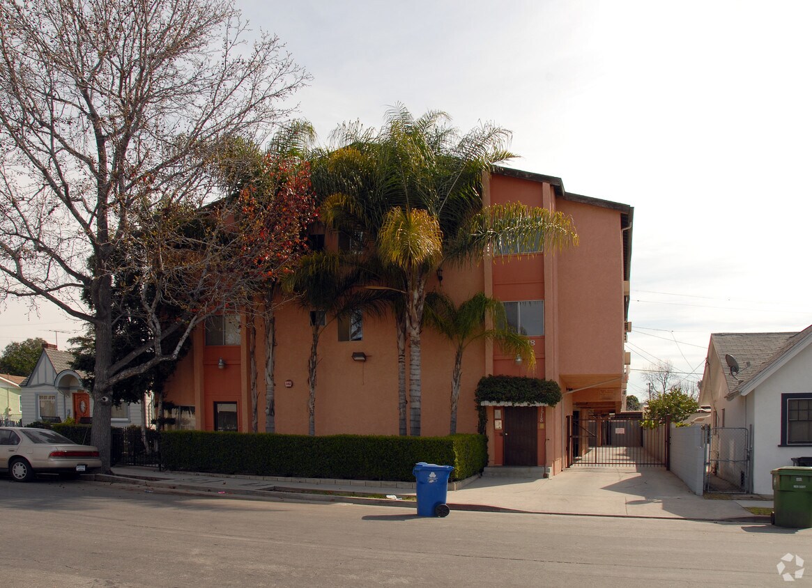 Foto del edificio - 1518 N Ave. 46
