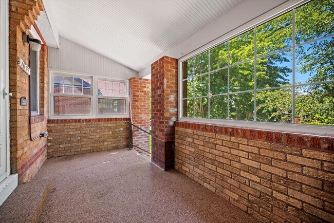 Building Photo - Historic Charm & Modern Comfort in Prime Platt Park Location