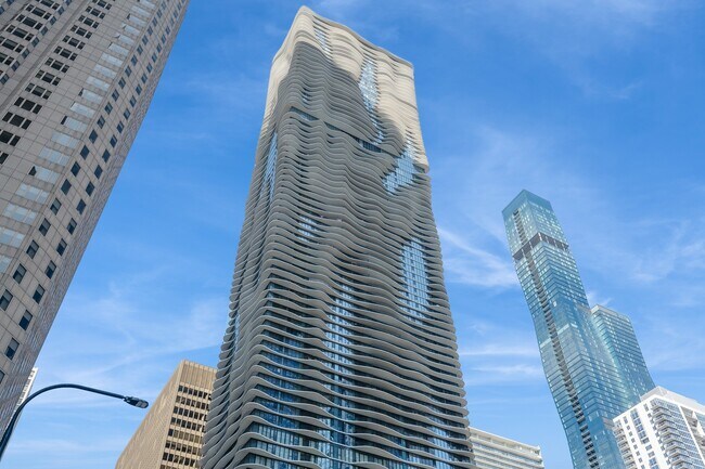 Foto del edificio - 225 N Columbus Dr